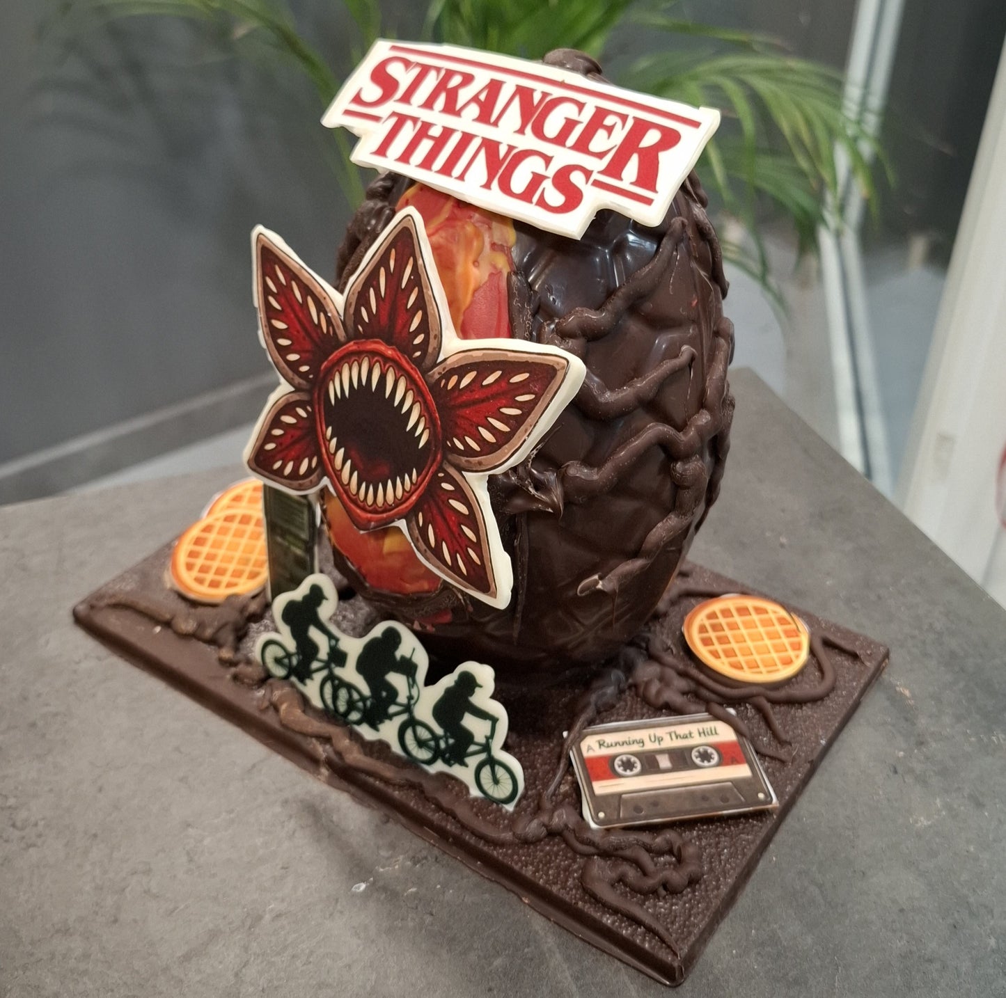 MONA STRANGER THINGS