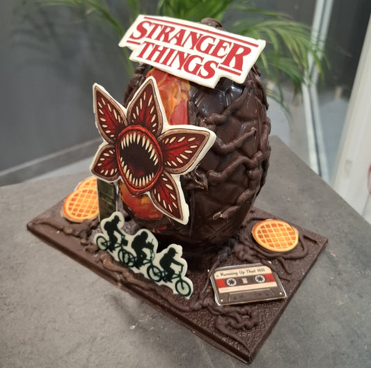 MONA STRANGER THINGS