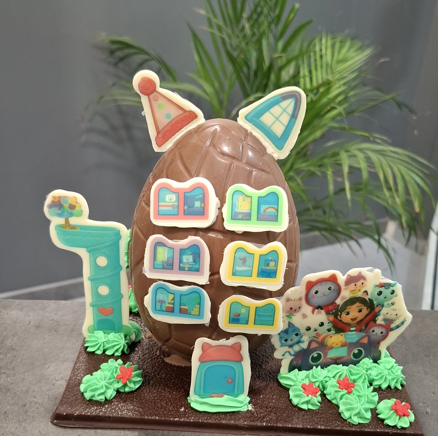 MONA GABBY Y LA CASITA DE MUÑECAS