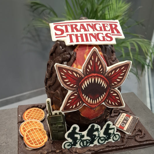 MONA STRANGER THINGS